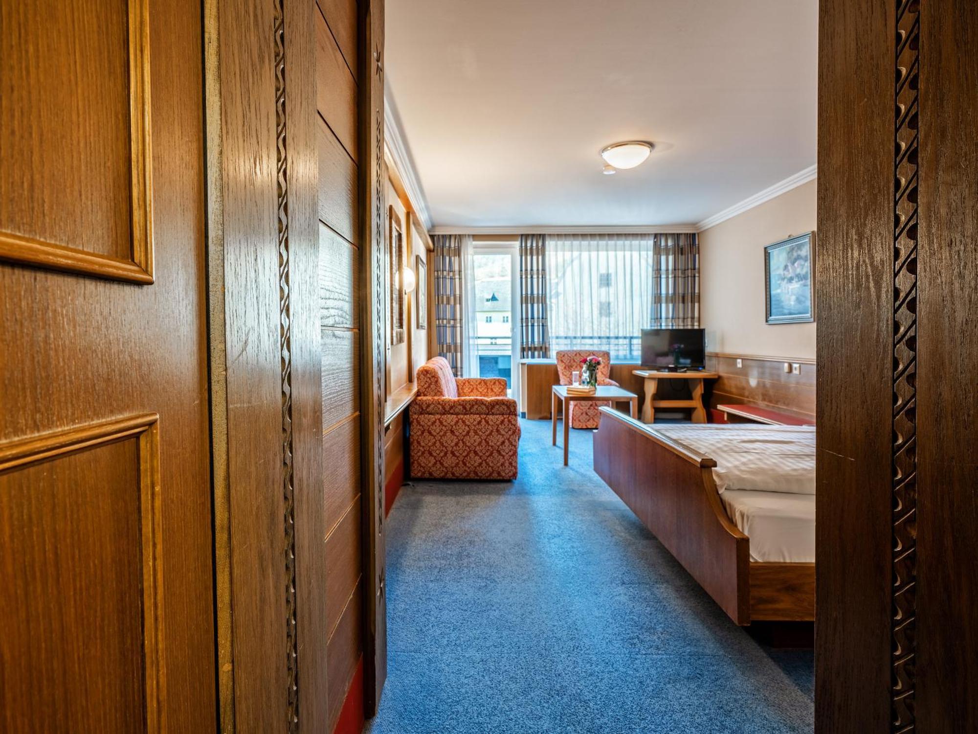 Stadthotel Eggerbraeu Imst Exterior photo