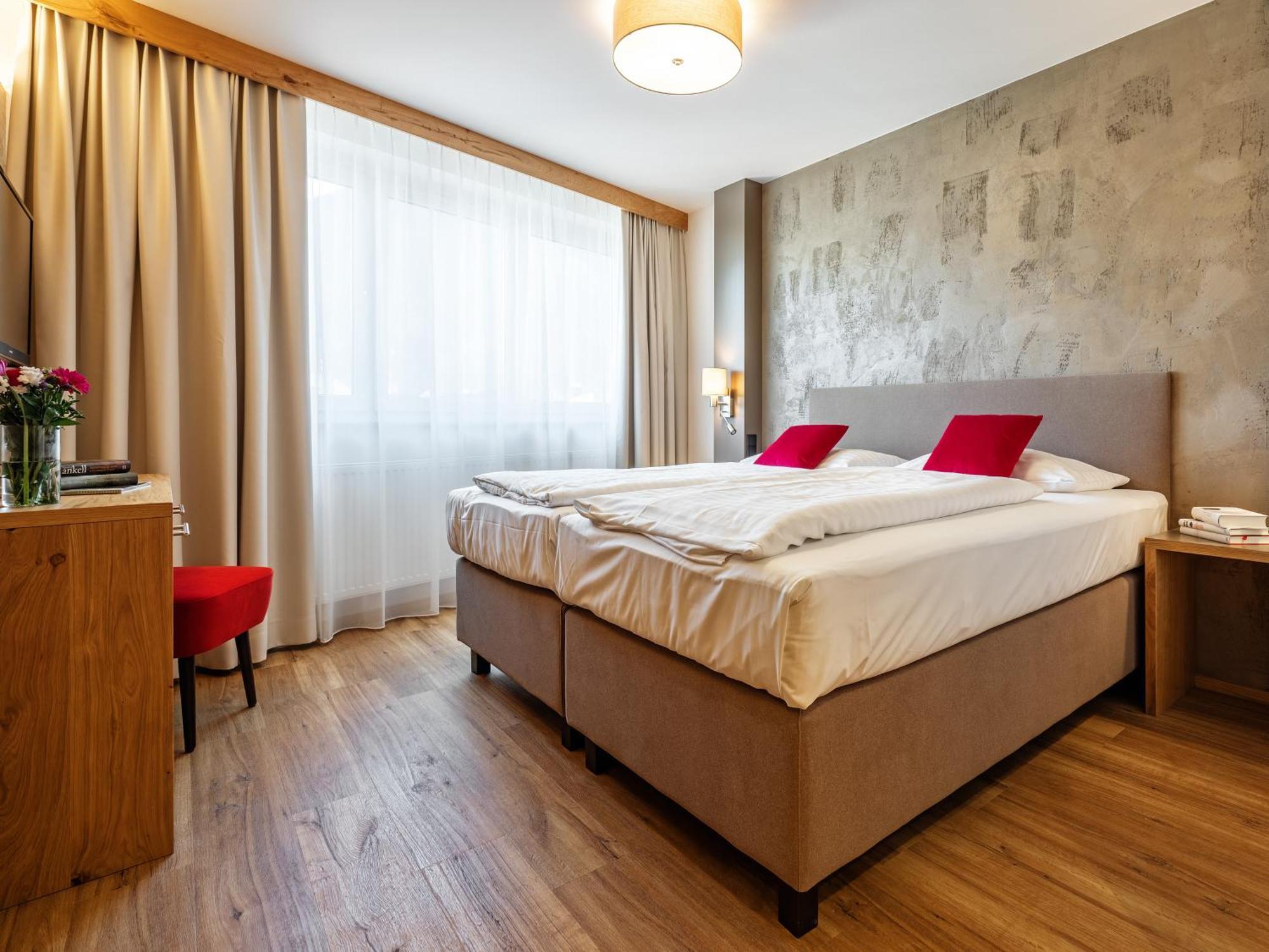 Stadthotel Eggerbraeu Imst Room photo