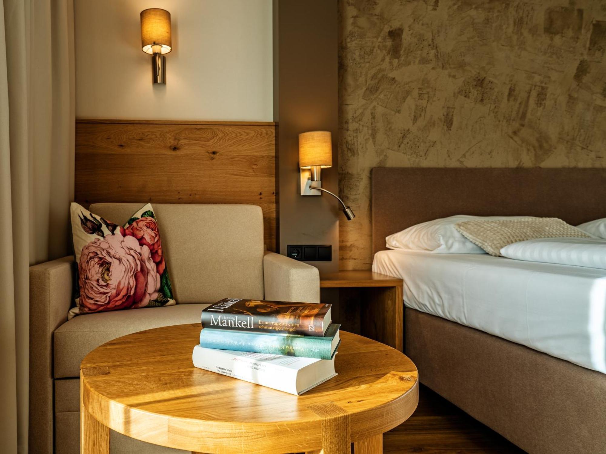 Stadthotel Eggerbraeu Imst Room photo