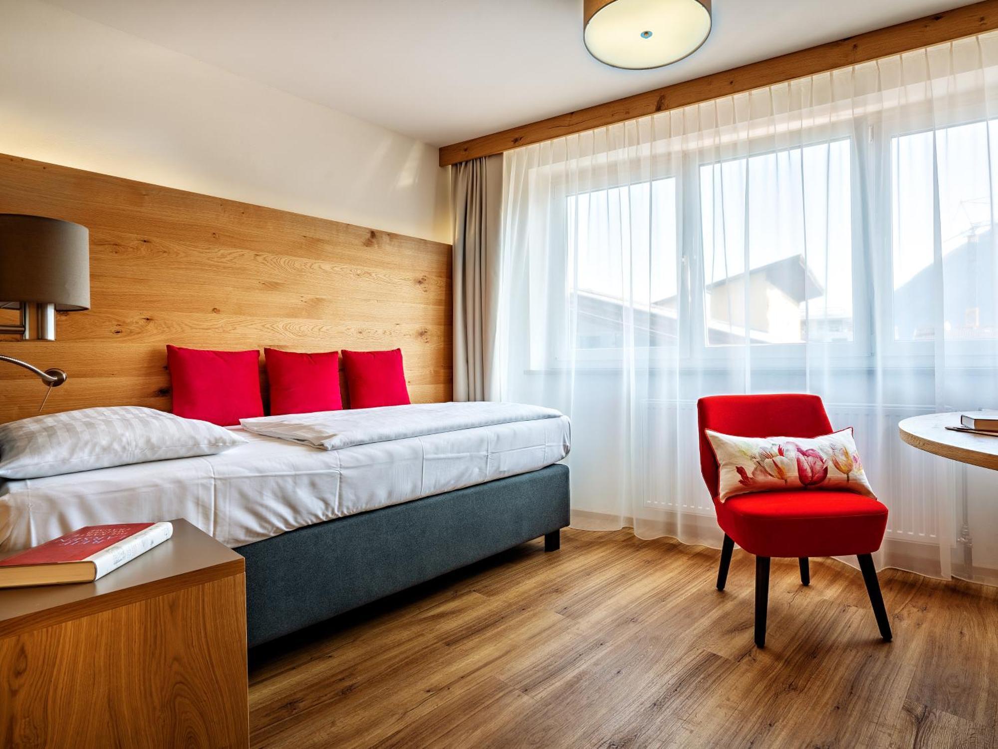 Stadthotel Eggerbraeu Imst Exterior photo